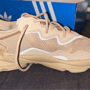 Women beige adidas Ozweego shoes, size 7.5.